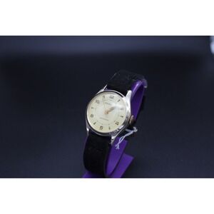 Vintage Renier Swiss Antimagnetic Watch – Textured Dial – Manual Wind – 1940s